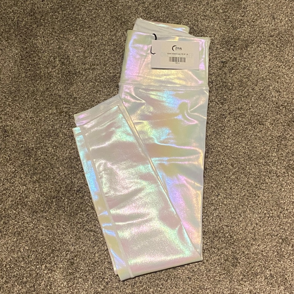 ZYIA White Unicorn luxe 7/8 leggings size 4. New with tags.